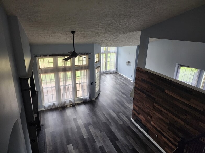 Building Photo - 5514 Hideaway Dr