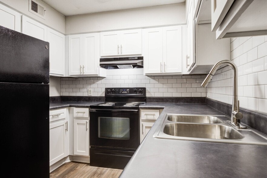 Building Photo - Chimneys of Greenville