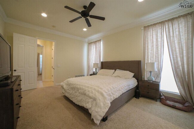 Building Photo - 4919 Silver Crest Dr