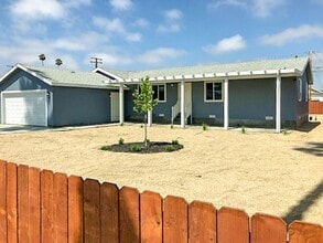 Building Photo - Newer home for rent on large lot!