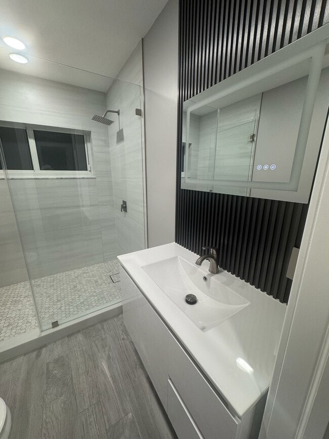 Building Photo - South Miami Avenue, Miami, FL 33184 - 1 BR...