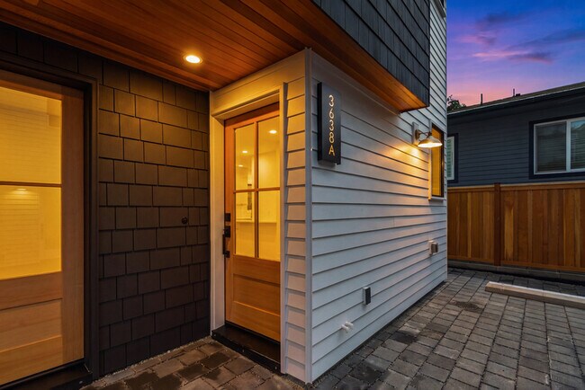 Building Photo - 3638 Greenwood Ave N