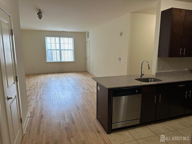 Building Photo - 88 Roosevelt Ave