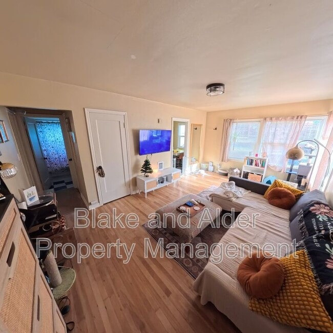 Building Photo - 1333 N Alberta St