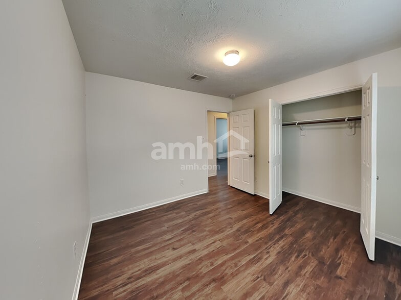 Building Photo - 3919 Hawthorne Glen Ct