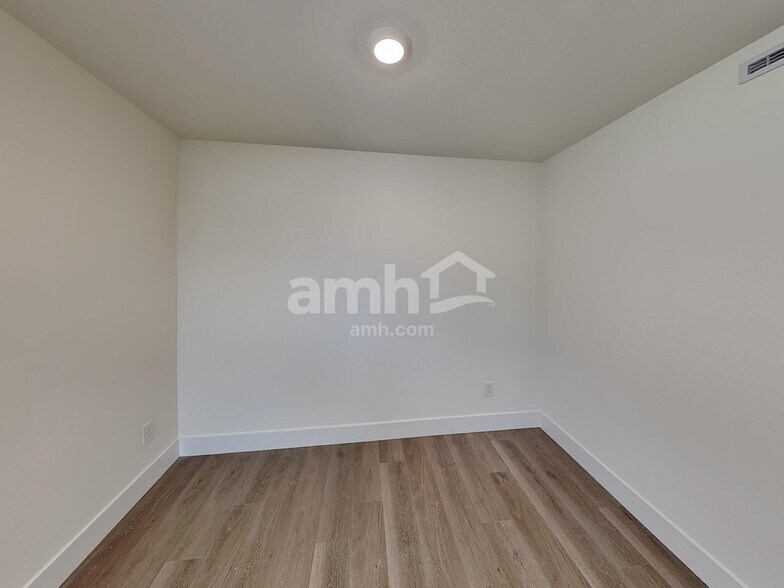 Building Photo - 7786 Hickory King Ave