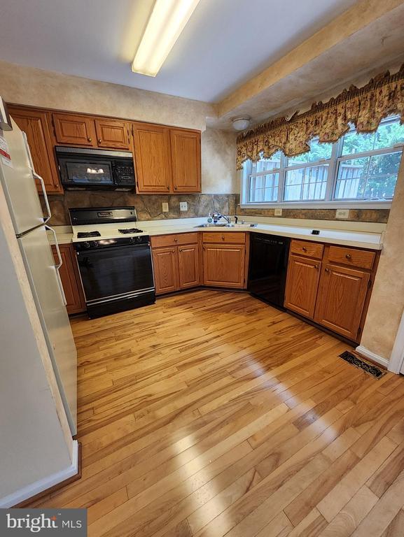 Building Photo - 8612 Sanderling Dr