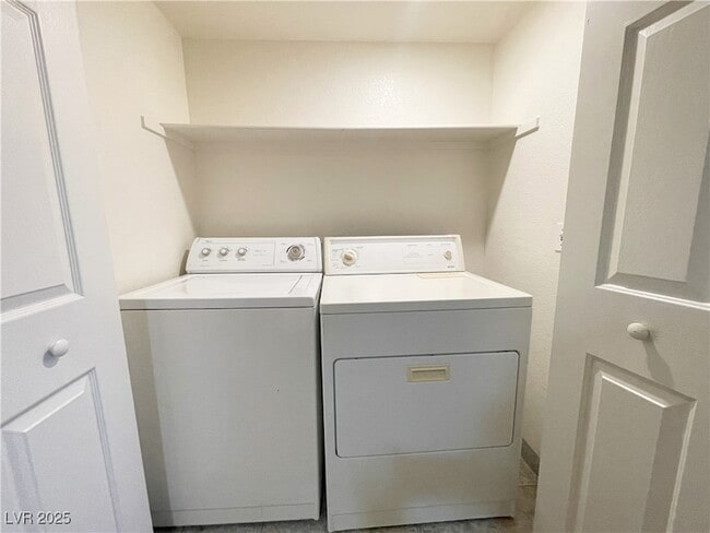 Building Photo - 2209 James Bilbray Dr