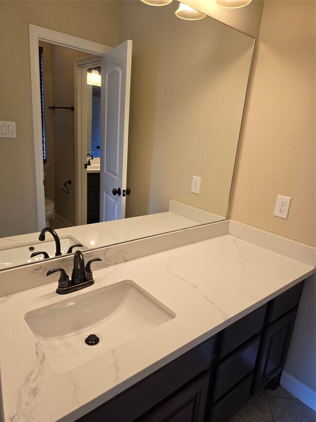 Building Photo - 10 Val Delsa Ct