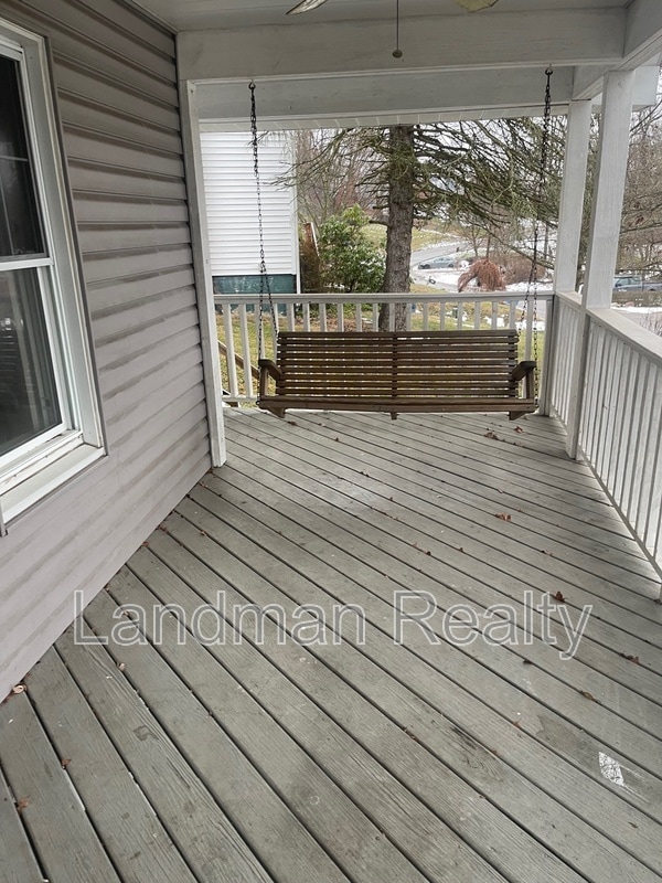 Building Photo - 323 Idlewood Rd