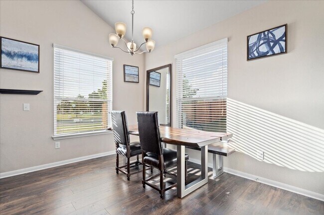 Building Photo - Spectacular 4 Bedroom, 3.5 Bath, Corner Lo...