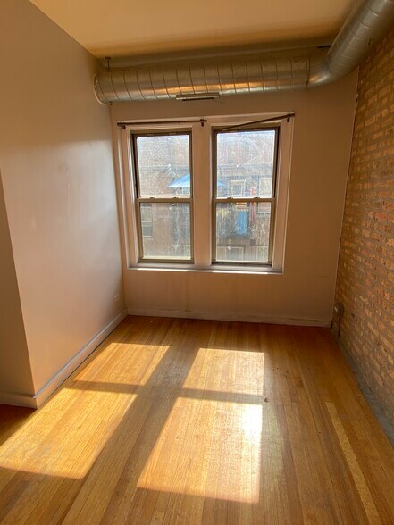 Building Photo - 1223 W Greenleaf Ave
