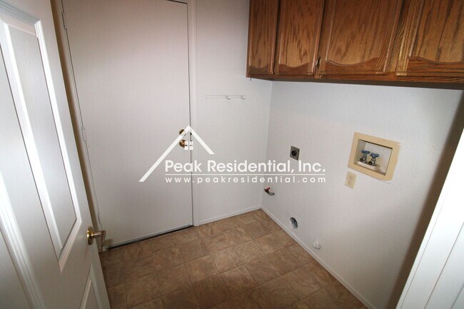 Building Photo - Spacious 3bd/2ba Elk Grove Home with 2 Car Garage