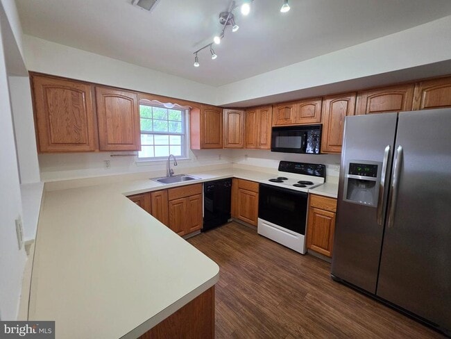 Building Photo - 9 Gristmill Dr