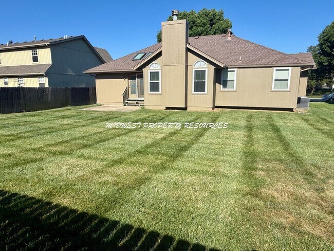 Building Photo - Ranch in Lee's Summit For Lease - Crisp, C...
