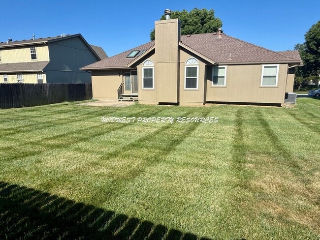 Building Photo - Ranch in Lee's Summit For Lease - Crisp, Clean and New!