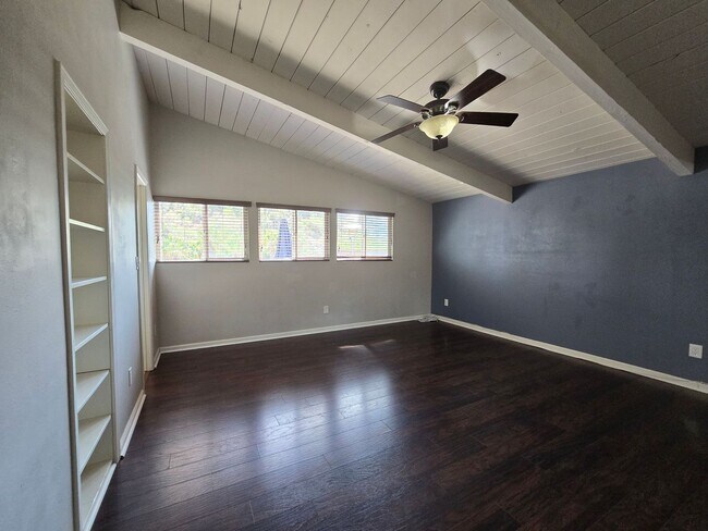 Building Photo - 5539 Baja Dr