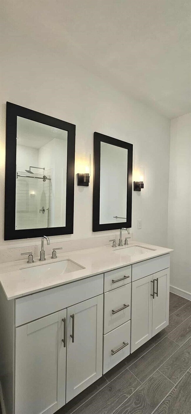 Building Photo - 8422 Bay Oaks Dr