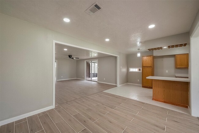 Building Photo - 5874 Reed Rd