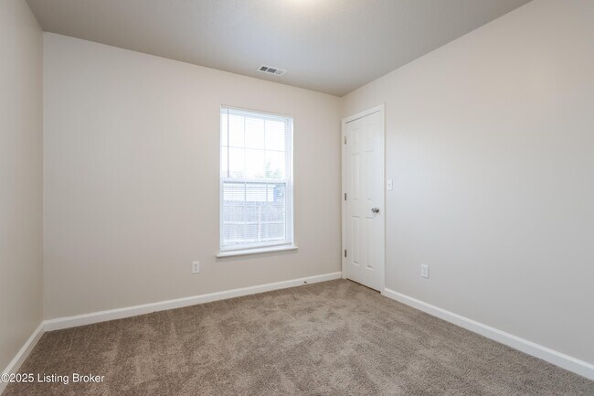 Building Photo - 257 S Shore Dr
