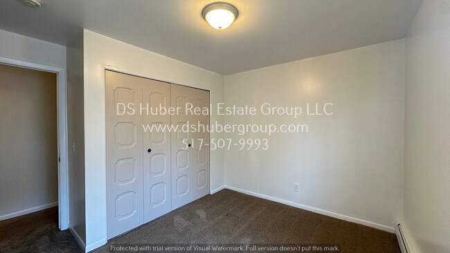 Building Photo - 1016 E. Greenlawn-7