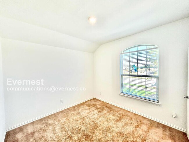 Building Photo - Spacious 4 Beds, 3 Baths Home with Modern ...