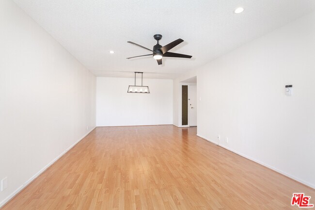Building Photo - 5700 Ravenspur Dr