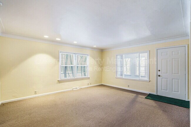 Building Photo - 2021 Academy St