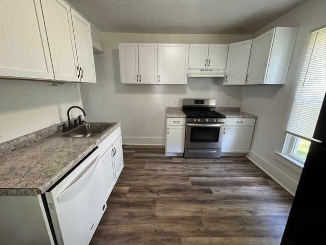 Building Photo - For Rent – 4 Bedroom Home in Moline (Hamil...