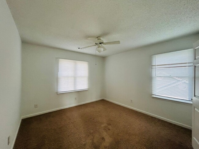 Building Photo - Cute 2-story home 2 bedroom 2 1/2 bath with a 1 car garage off Pisgah Church road NW Greensboro