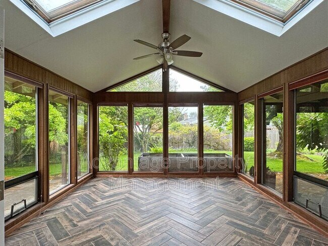 Building Photo - 2350 NW Green Cir