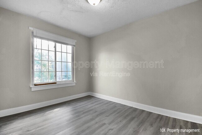 Building Photo - 532 S Terrace Ave