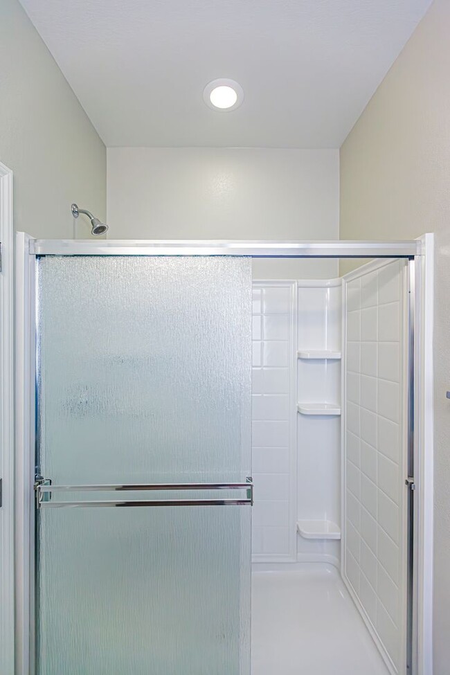 Building Photo - Beautiful Home in a Gated Community
