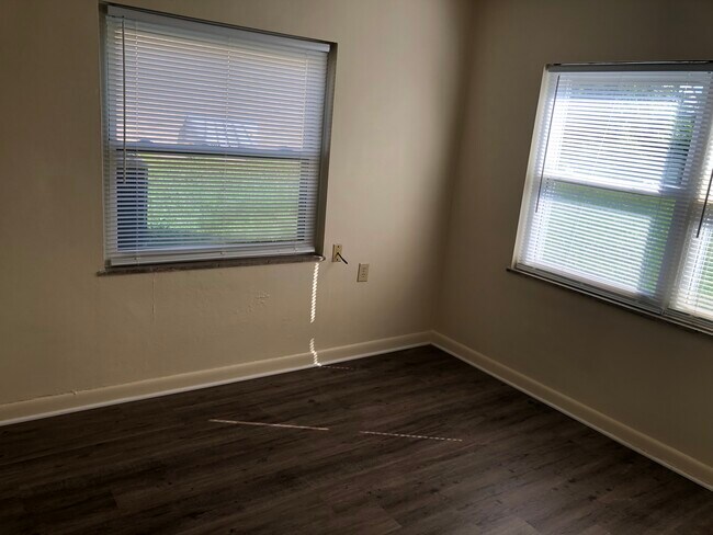 Building Photo - 886 Byron Ave