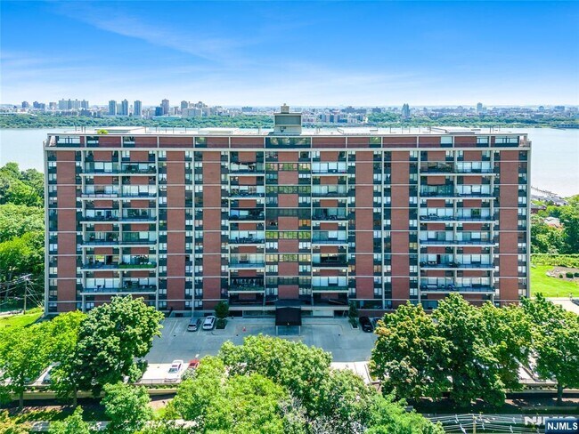 Building Photo - 4 Horizon Rd