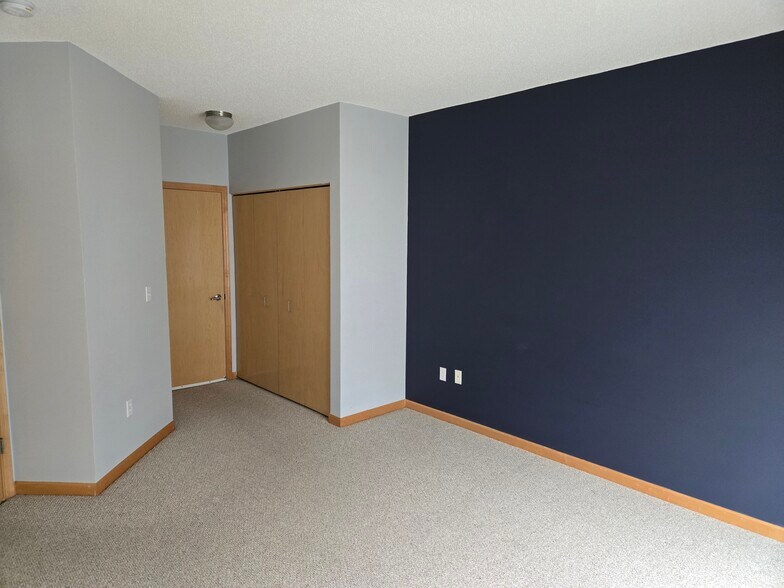 Building Photo - 7600 Lyndale Ave S