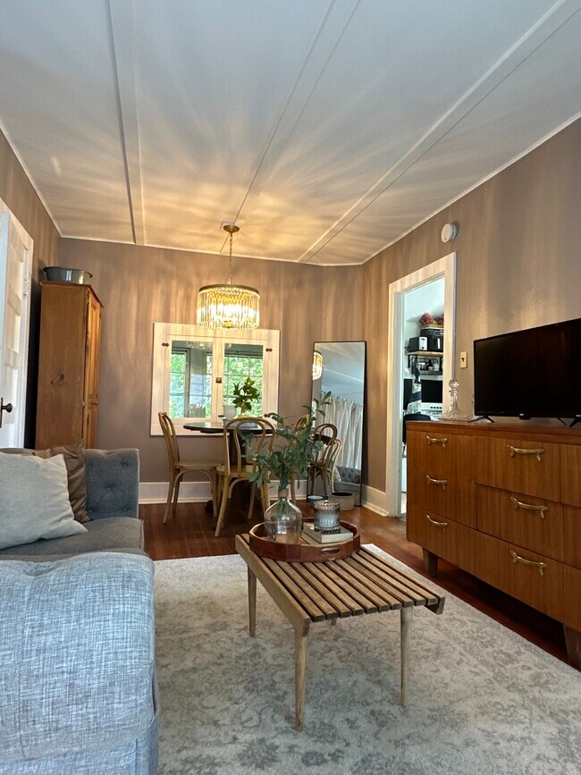 Building Photo - 208 Lake Ave