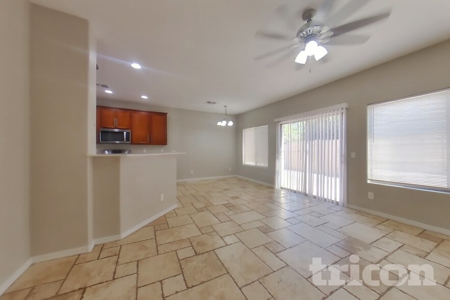 Building Photo - 504 W Beautiful Ln