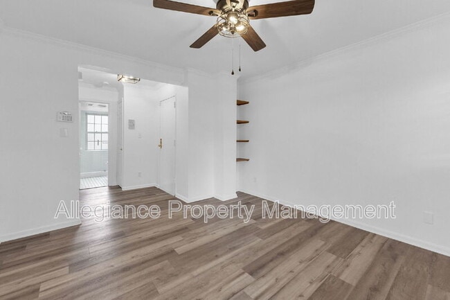 Building Photo - 1301 E Abingdon Dr