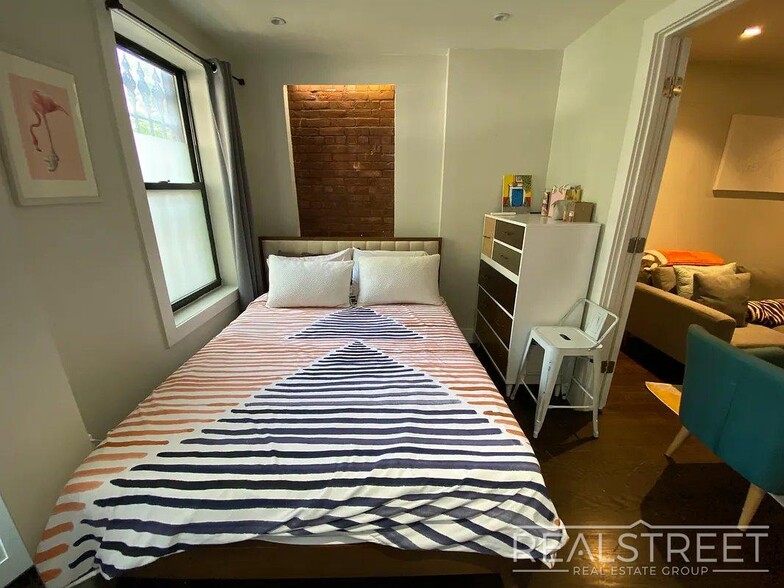 Building Photo - Modern Ground-Floor 1 Bedroom with Gym, Roof Deck & Courtyard in Prime Williamsburg