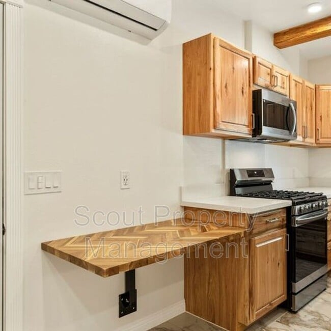 Building Photo - 4643 Cove St