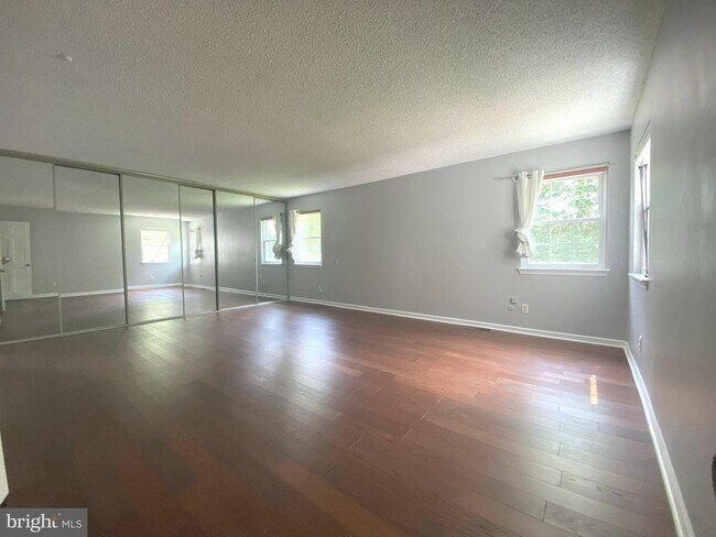 Building Photo - 199 Liberty Dr