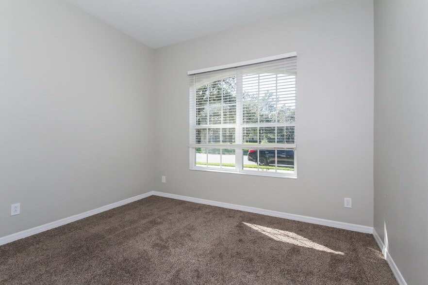 Building Photo - 5312 Lexington Dr