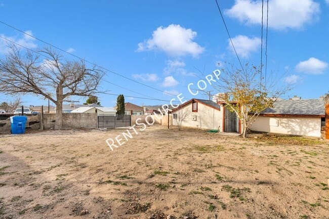 Building Photo - 1040-1042 Flora St