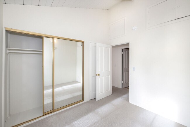 Building Photo - Charming 3 Bed, 2 Bath Single Story Home - Available Short Term!