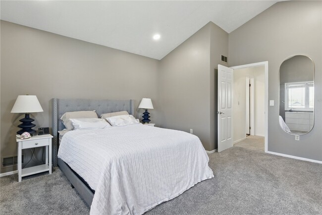 Building Photo - 12 White Oak Bend