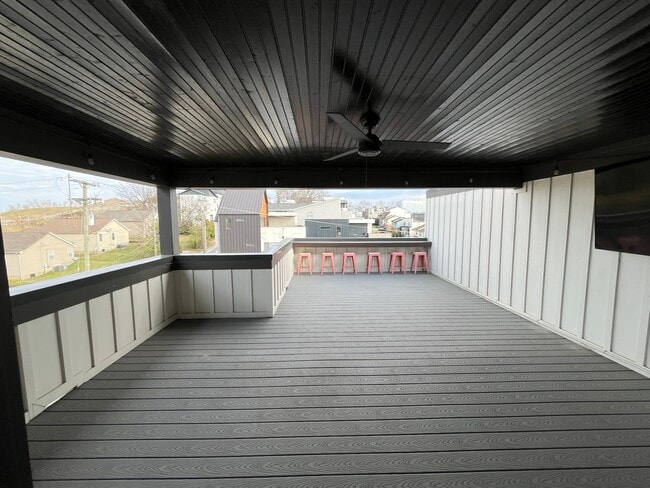 Building Photo - 413 35th Ave N