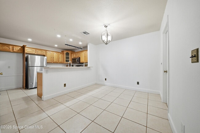 Building Photo - 2605 S Park Ave