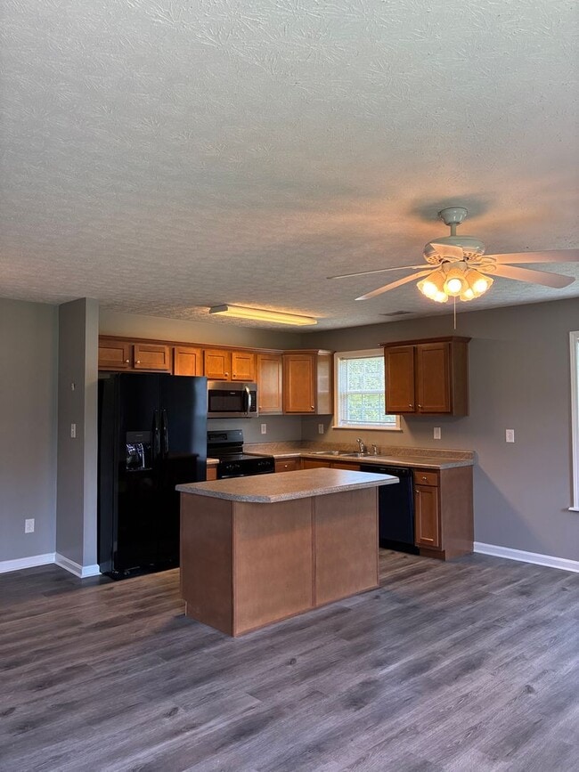 Building Photo - 102 Sparrow Ct
