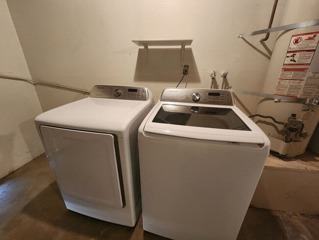 Building Photo - Corner Lot 2 Bedroom w/ 2 Car Garage